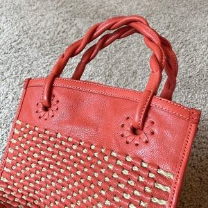 Jack Rogers bag. Leather and rope. Pockets inside.